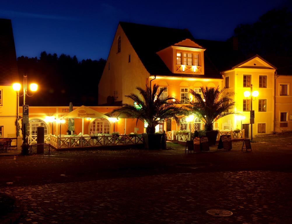 Penzion - Restaurant U Zamku Bečov nad Teplou Екстериор снимка