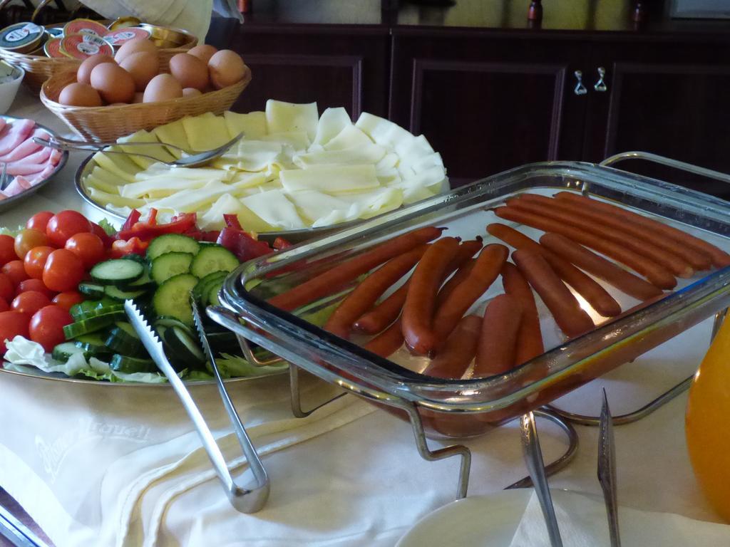 Penzion - Restaurant U Zamku Bečov nad Teplou Екстериор снимка