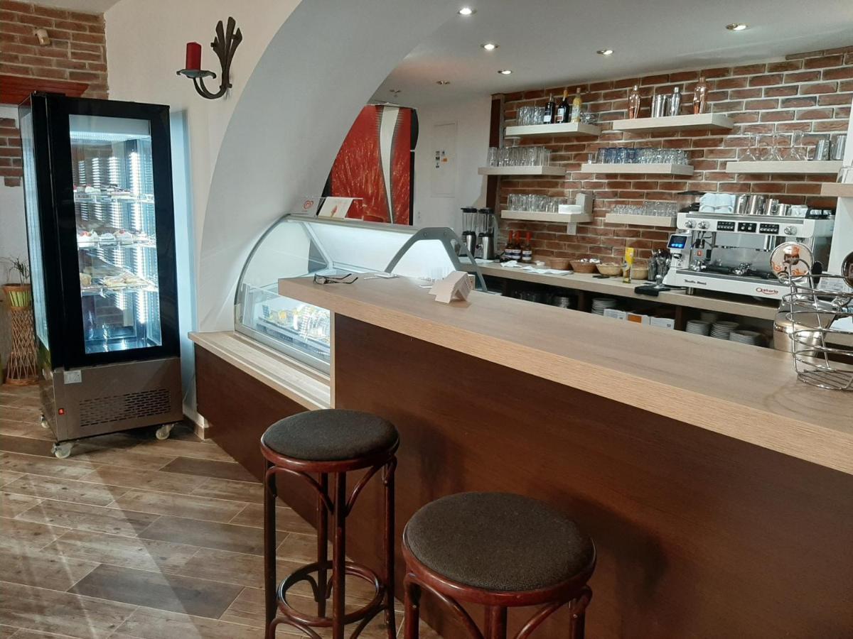 Penzion - Restaurant U Zamku Bečov nad Teplou Екстериор снимка