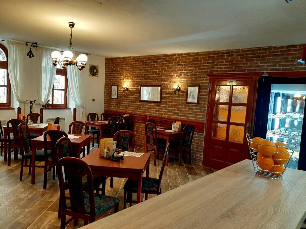 Penzion - Restaurant U Zamku Bečov nad Teplou Екстериор снимка