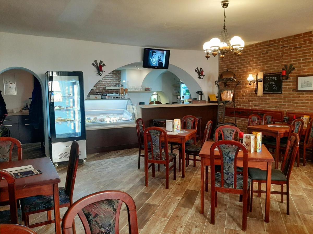 Penzion - Restaurant U Zamku Bečov nad Teplou Екстериор снимка
