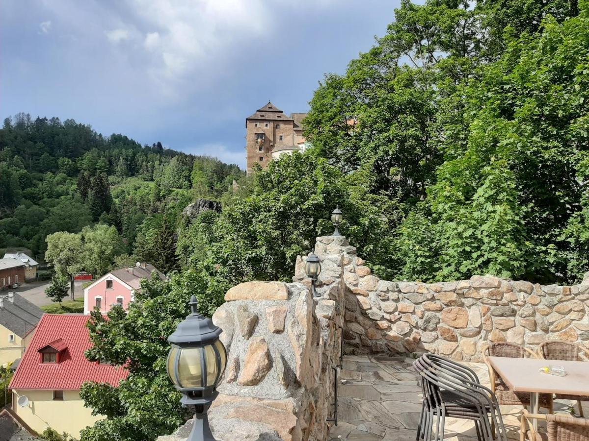 Penzion - Restaurant U Zamku Bečov nad Teplou Екстериор снимка
