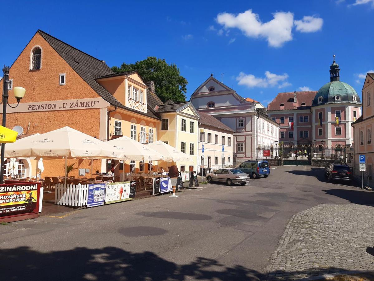 Penzion - Restaurant U Zamku Bečov nad Teplou Екстериор снимка