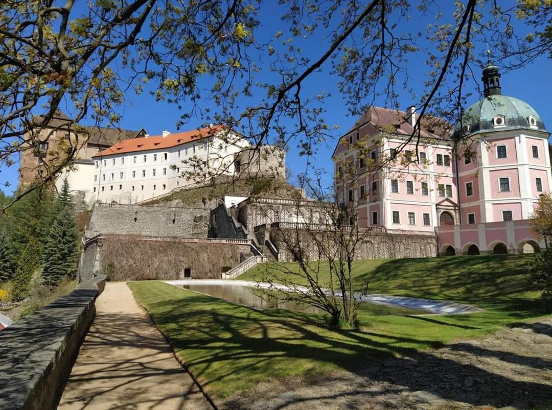 Penzion - Restaurant U Zamku Bečov nad Teplou Екстериор снимка